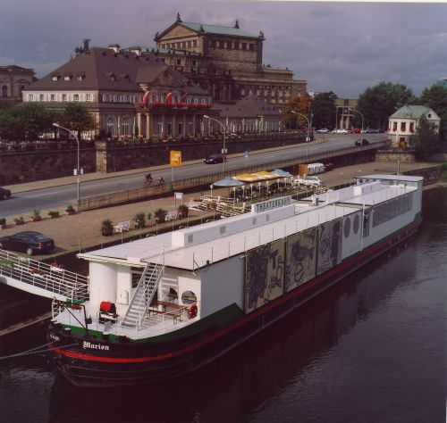 Theater auf der Elbe