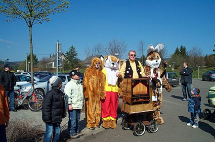 Ostereiersuchspiel in Weiskirchen