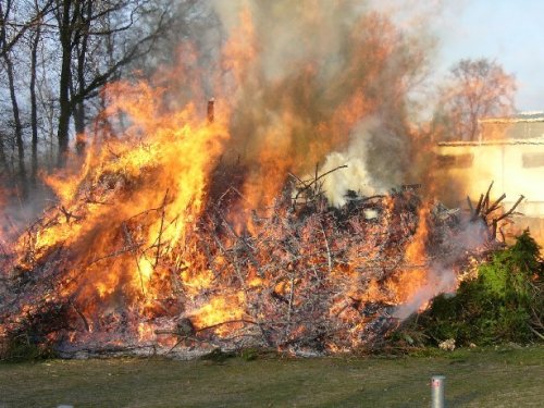 Osterfeuer am Spexarder Bauernhaus